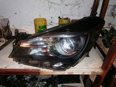 prednji levi far za Toyota Yaris