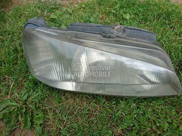 Desni far za Peugeot 106