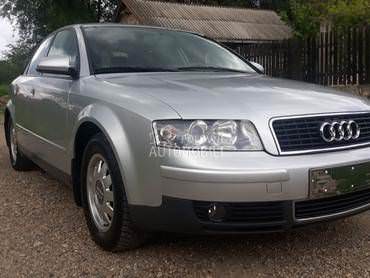Audi A4 -  kompletan auto u delovima
