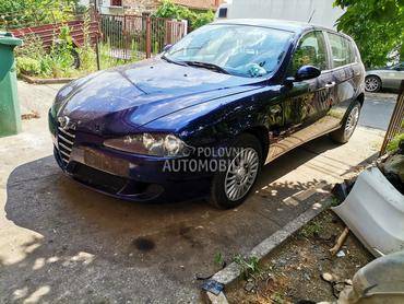 Alfa Romeo 147 -  kompletan auto u delovima