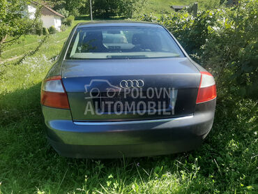 Audi A4 -  kompletan auto u delovima
