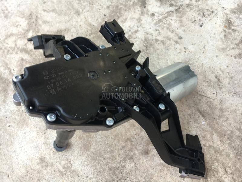 Motor zadnjeg brisaca