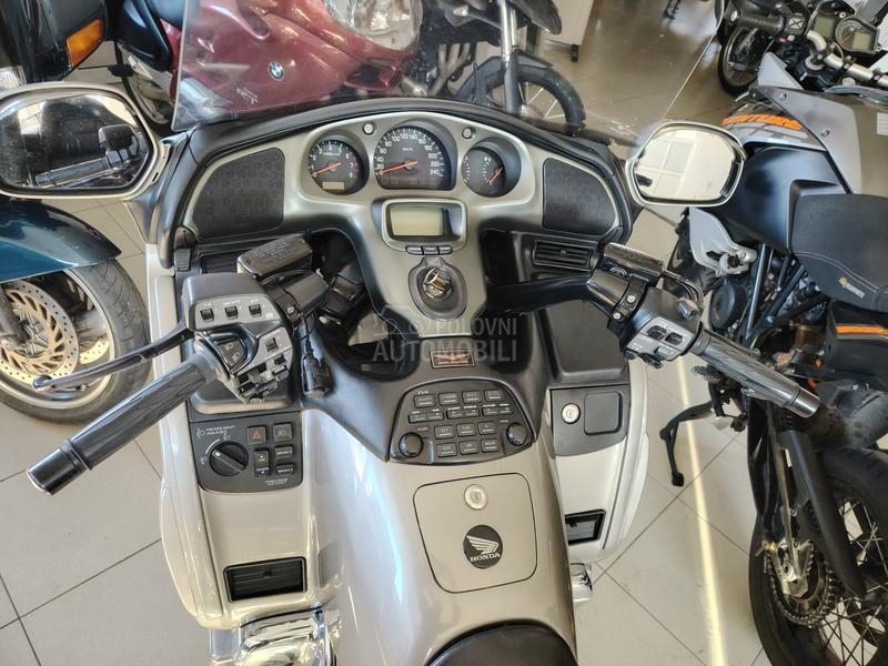 Honda gl 1800 goldwing