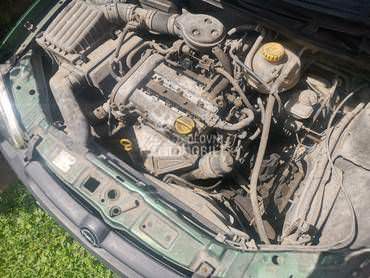 Opel Corsa B -  kompletan auto u delovima
