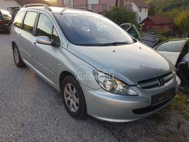 desni far za Peugeot 307 od 2001. do 2005. god.