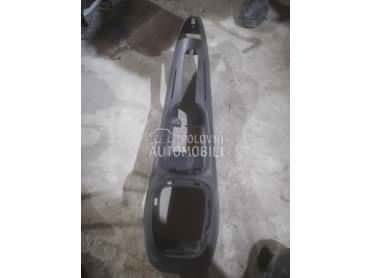 centralna konzula za Fiat Punto