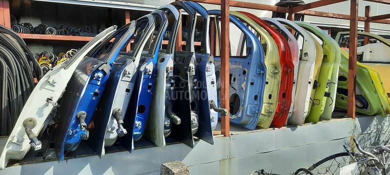 Karavan zadnja leva vrata