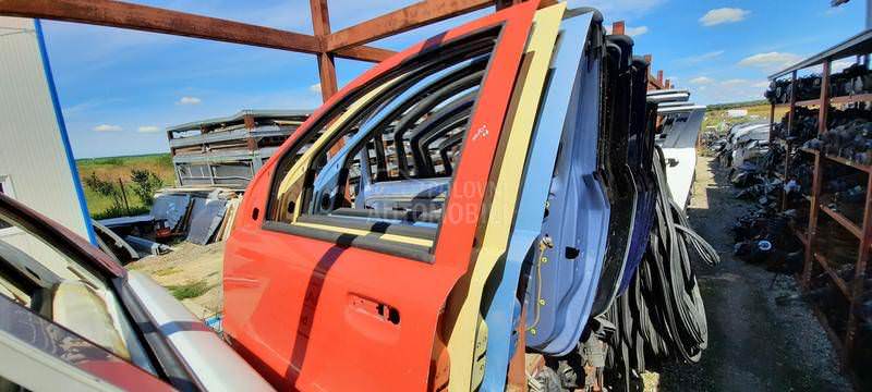 Karavan zadnja leva vrata