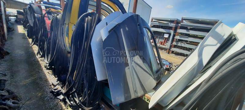 Zadnja desna vrata model sa 5v