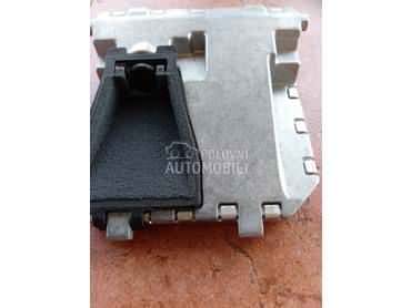 kamera pred E 212 Cupe za Mercedes Benz E 300 od 2009. do 2016. god.