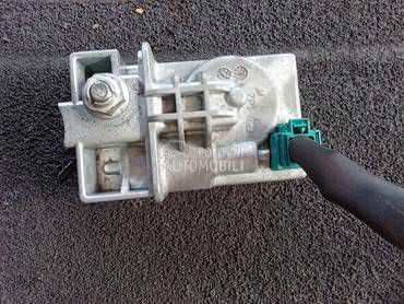 brava za zakluucavanje vola za Mercedes Benz E 300 od 2009. do 2012. god.