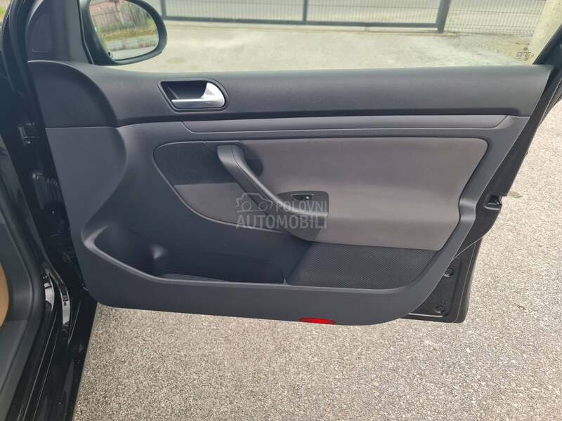 Volkswagen Golf 5 1.9TDI N E M A C K A