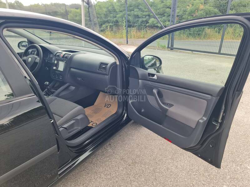 Volkswagen Golf 5 1.9TDI N E M A C K A