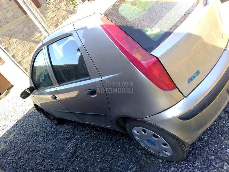Fiat Punto 1.2 2002. god. -  kompletan auto u delovima