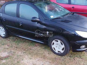 desno krilo crno za Peugeot 206