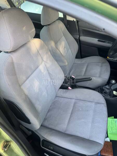 Peugeot 307 2.0hdi 2001. god. -  kompletan auto u delovima