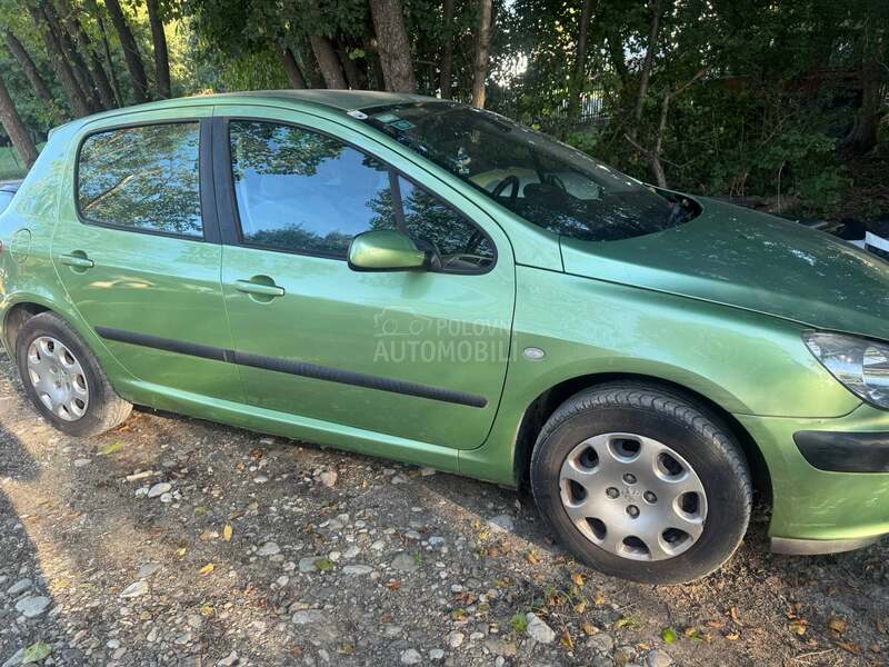 Peugeot 307 2.0hdi 2001. god. -  kompletan auto u delovima
