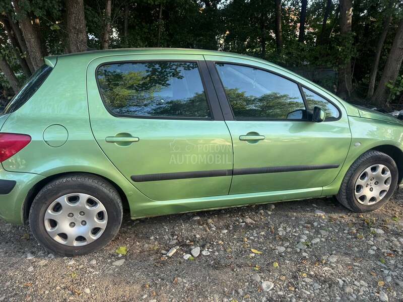 Peugeot 307 2.0hdi 2001. god. -  kompletan auto u delovima