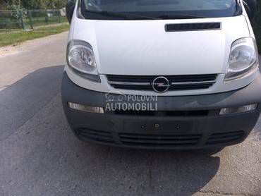 Renault traffic desni far