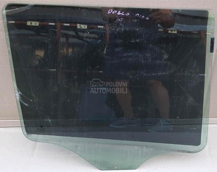 staklo zadnjih levih vrata
