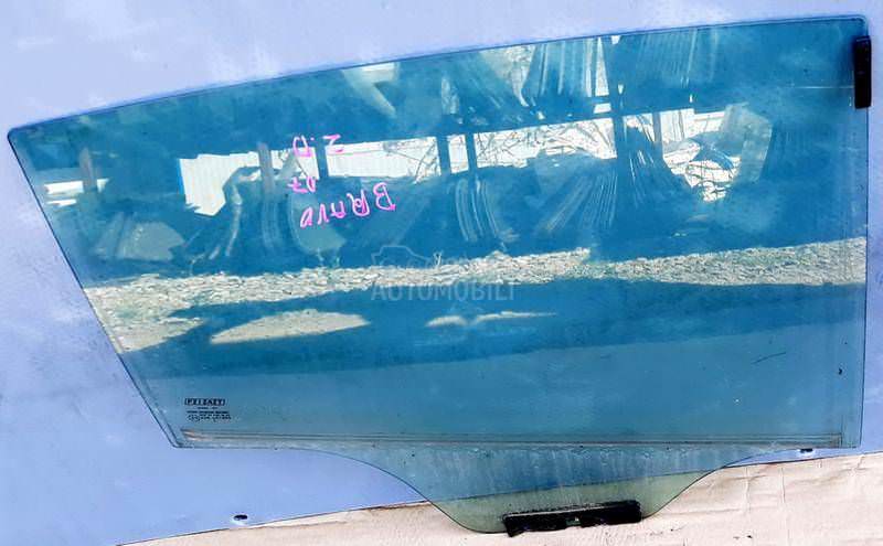 Staklo prednje levo vozacko