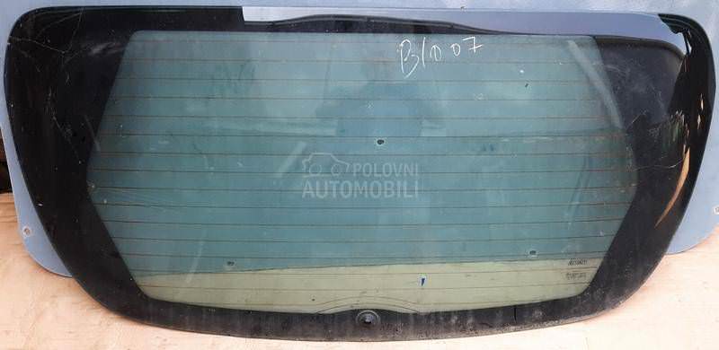 Staklo prednje levo vozacko