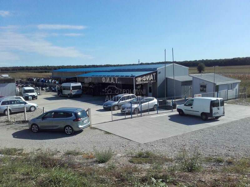 Staklo zadnje levo na stranici