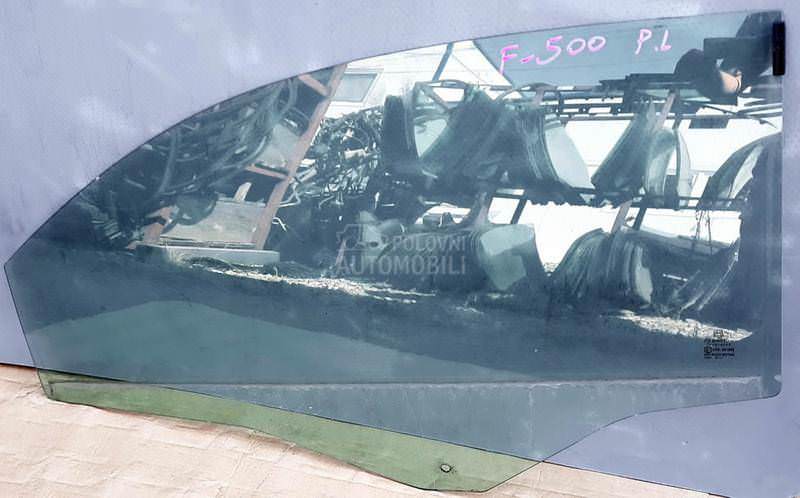 Staklo zadnje levo na stranici