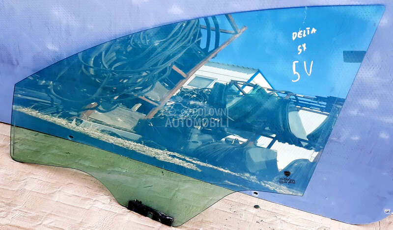 Staklo prednje levo vozacko