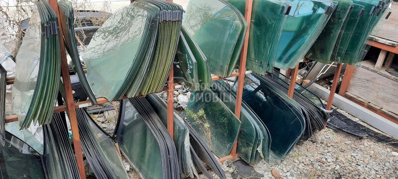 Stakla zadnjih bocnih stranica