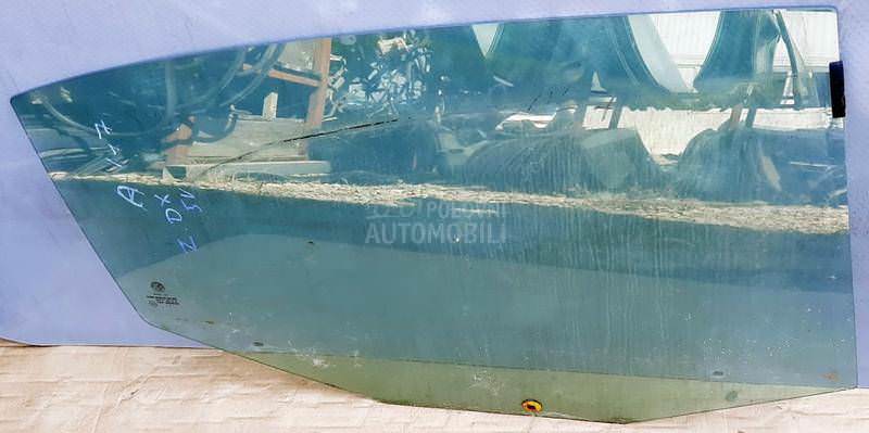 Staklo prednjih desnih vrata