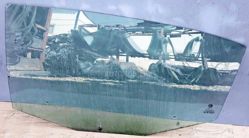 Staklo zadnjih desnih vrata 5v