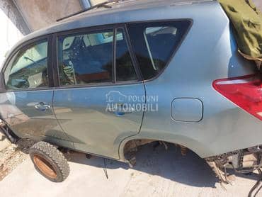 Toyota RAV 4 2004. god. -  kompletan auto u delovima