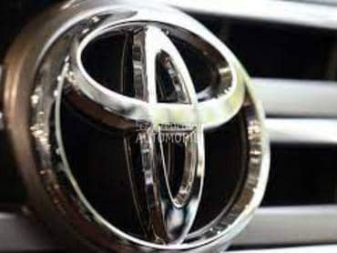 Toyota RAV 4 2003. god. -  kompletan auto u delovima