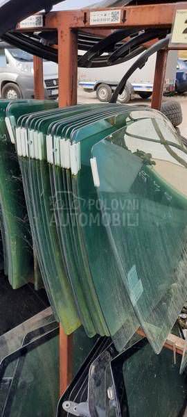 Staklo za prednja leva vrata