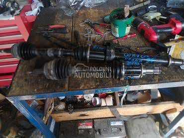 poluosovine za Toyota Corolla Verso od 2004. do 2009. god.