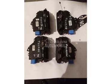 brave u vratima za Volkswagen Touareg od 2005. do 2009. god.