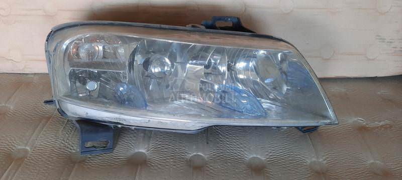 Desni far (5 vrata karavan)