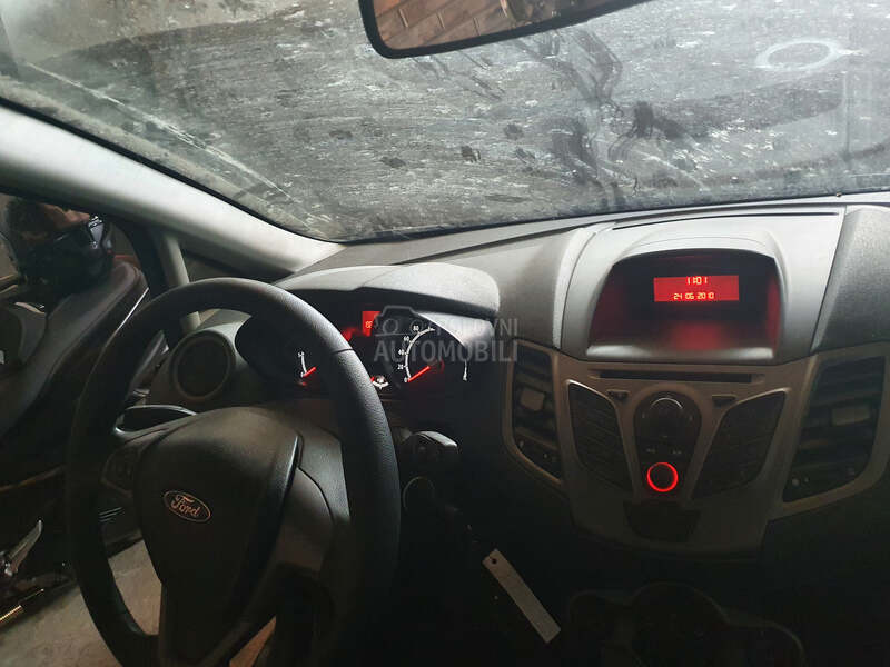 Ford Fiesta 2011. god. -  kompletan auto u delovima