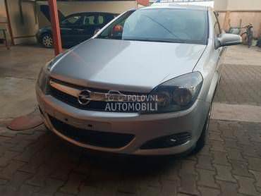 Opel Astra H -  kompletan auto u delovima