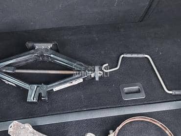 Dizalica za Peugeot 308