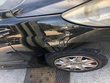 Desno krilo crno za Peugeot 207