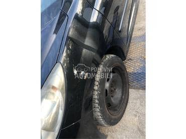 Levo krilo crno za Peugeot 207