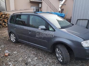 Volkswagen Touran 2006. god. -  kompletan auto u delovima