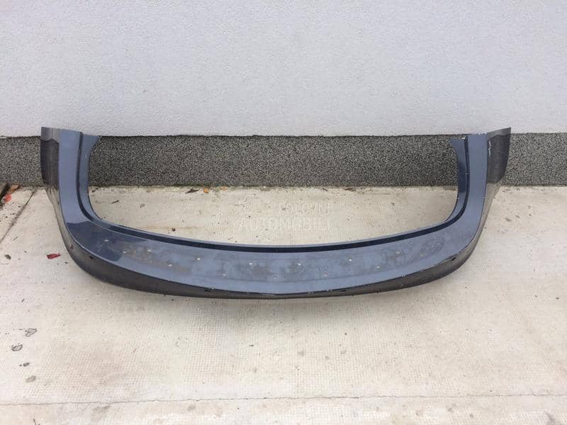 Zadnji branik karavan