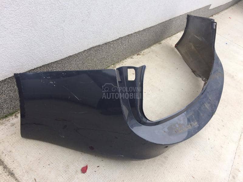 Zadnji branik karavan