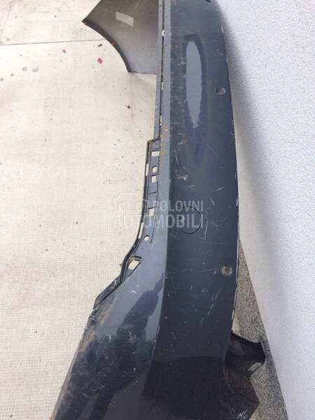 Zadnji branik karavan