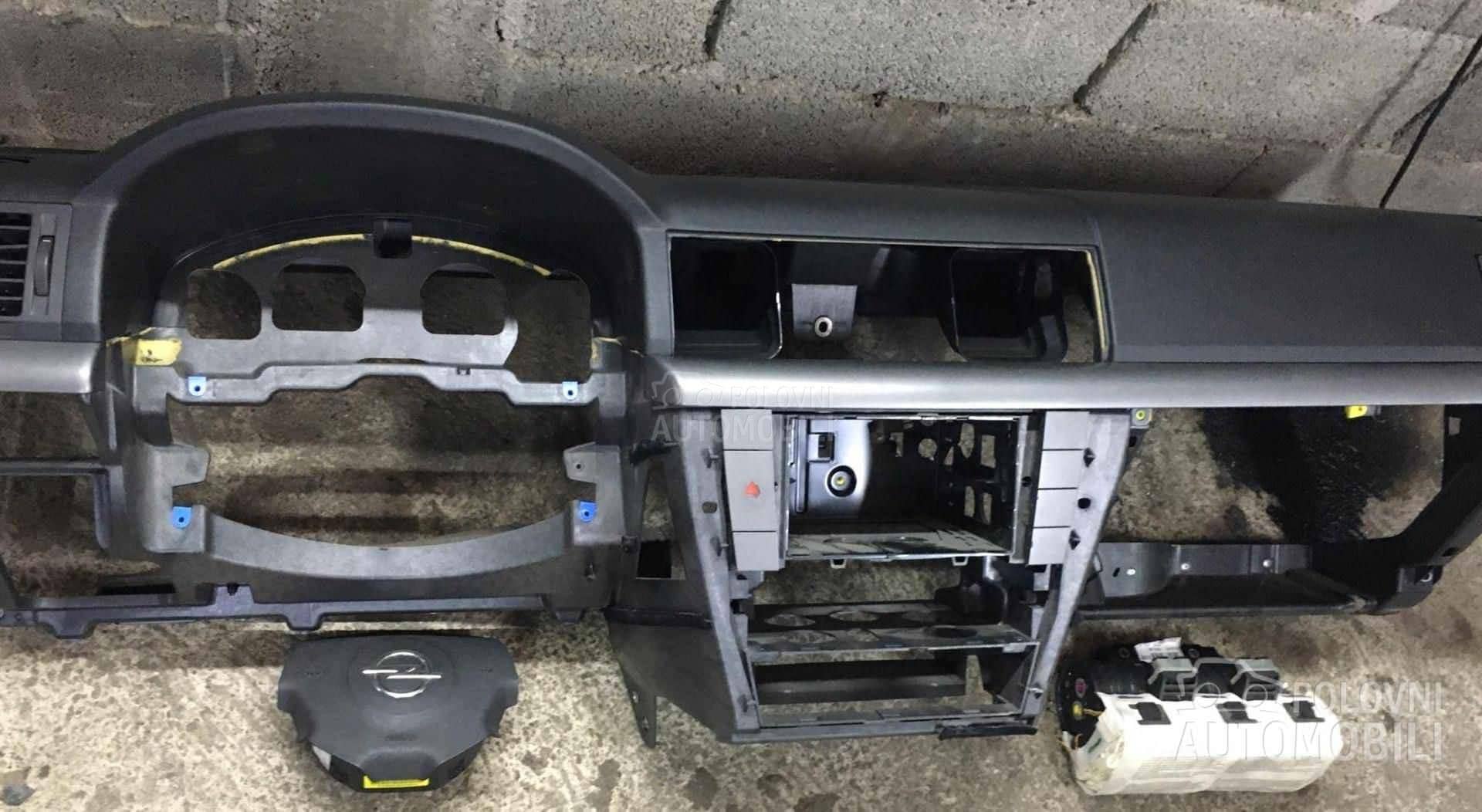 Instrument tabla za Opel Vectra C Auto delovi Polovni Automobili