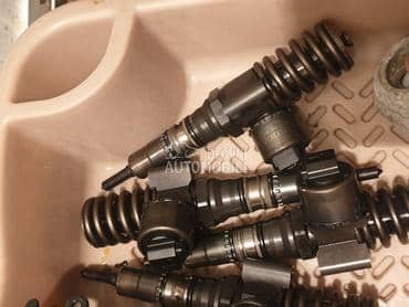 polovni delovi farovi stopovi za Volkswagen Golf 5 od 2004. do 2008. god.