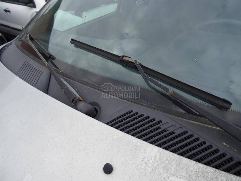 Prednji nosač brisača